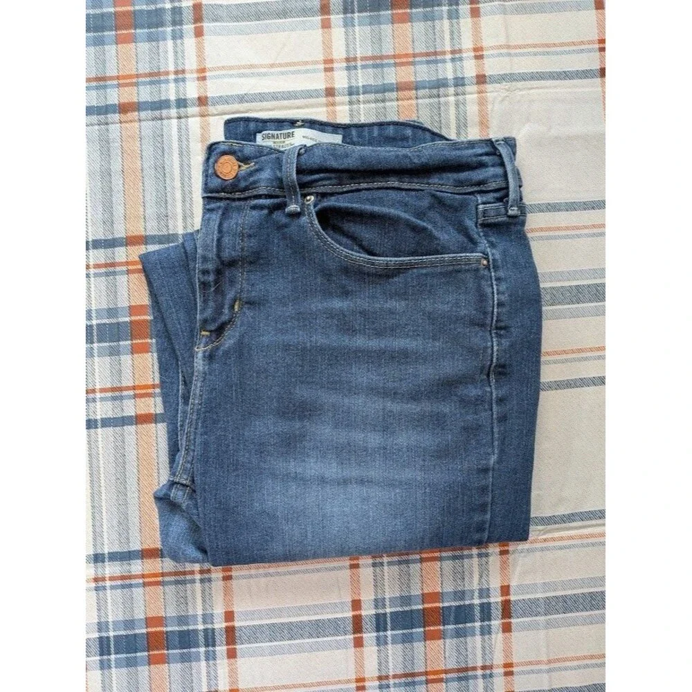 Women's Levi's Jeans Size 10 Long | Straight Leg, Mid Rise, Signature Gold label - Picture 2 of 10